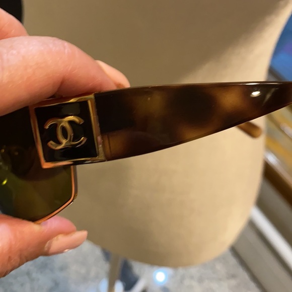 PRICE🔥DROP🔥CHANEL SUNGLASSES 100%AUTHENTIC - Picture 10 of 16